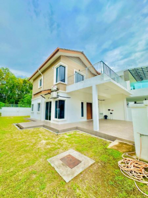Embun Homestay Puchong,Selangor Semi D 10pax 5R4B 6-7CarPark